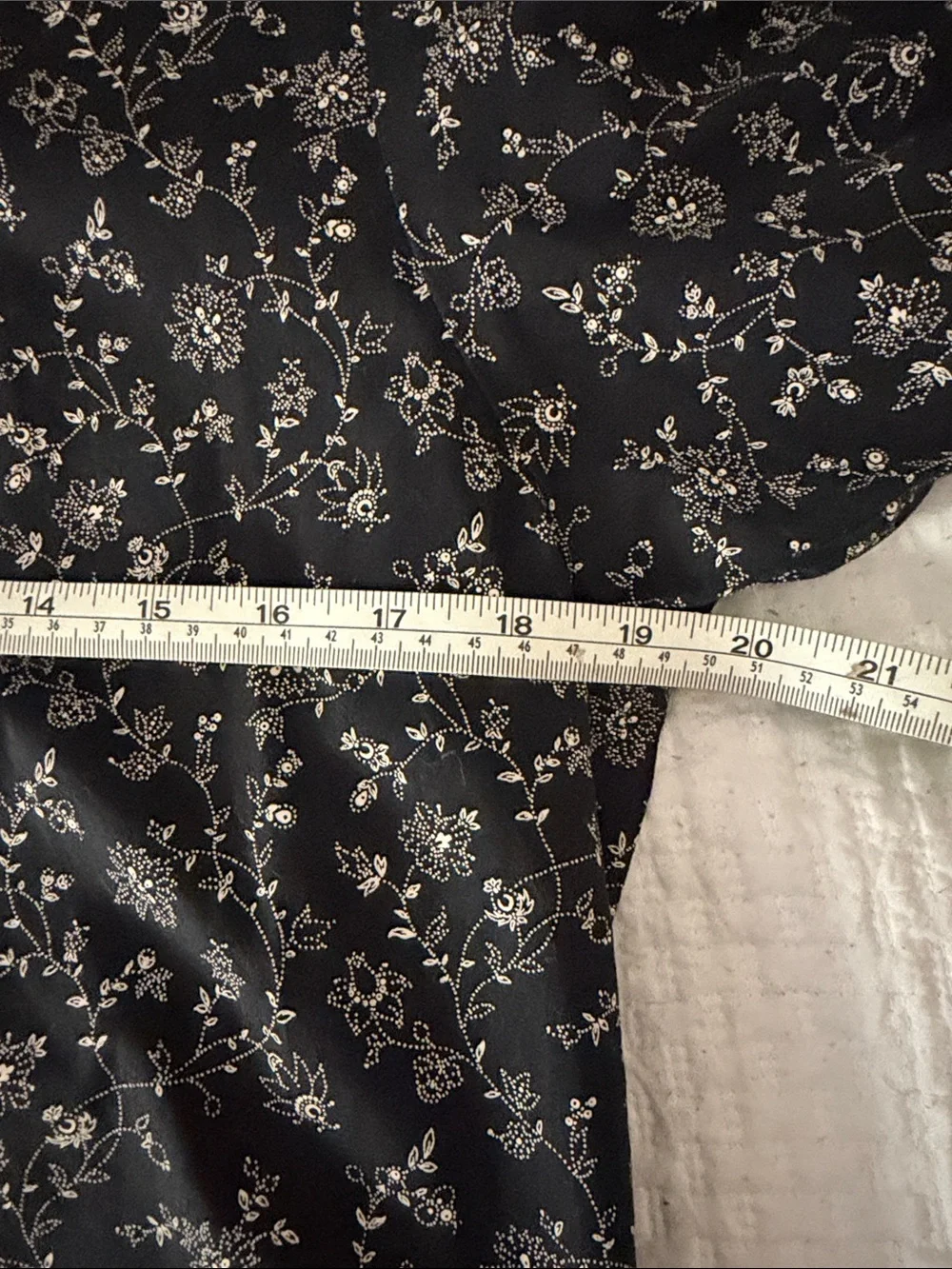 Madewell Black Floral V-Neck Puff-Sleeve Top